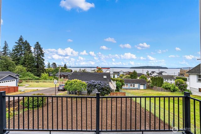 8016 E Daniels Loop, Port Orchard, WA 98366