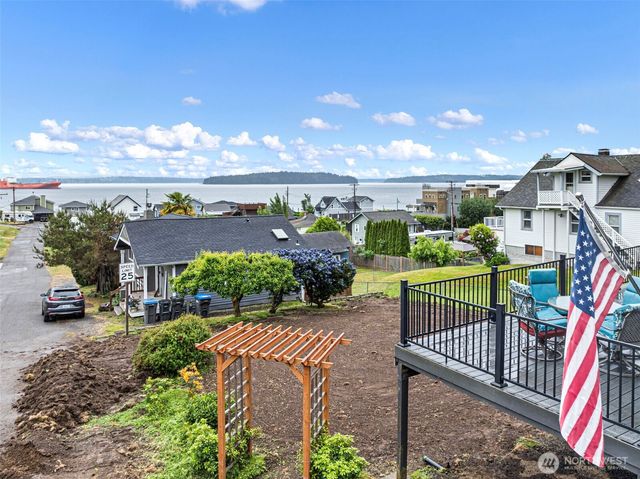 8016 E Daniels Loop, Port Orchard, WA 98366