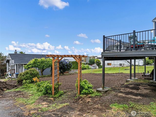 8016 E Daniels Loop, Port Orchard, WA 98366