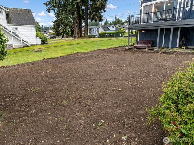 8016 E Daniels Loop, Port Orchard, WA 98366