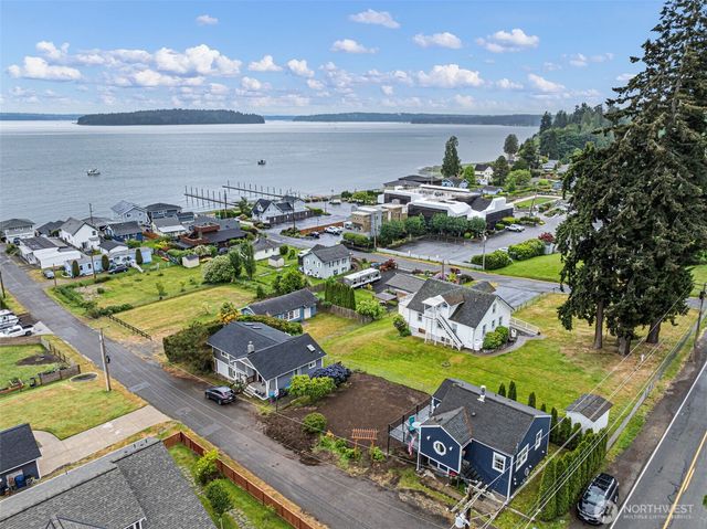 8016 E Daniels Loop, Port Orchard, WA 98366