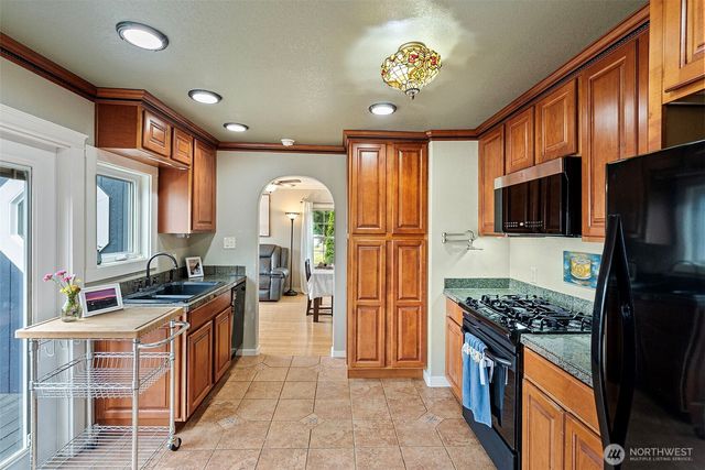 8016 E Daniels Loop, Port Orchard, WA 98366