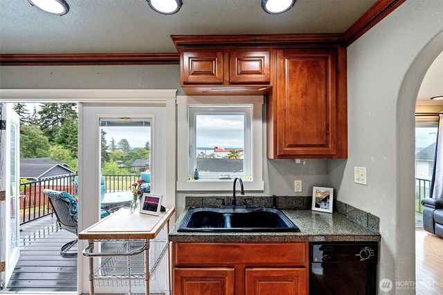 8016 E Daniels Loop, Port Orchard, WA 98366