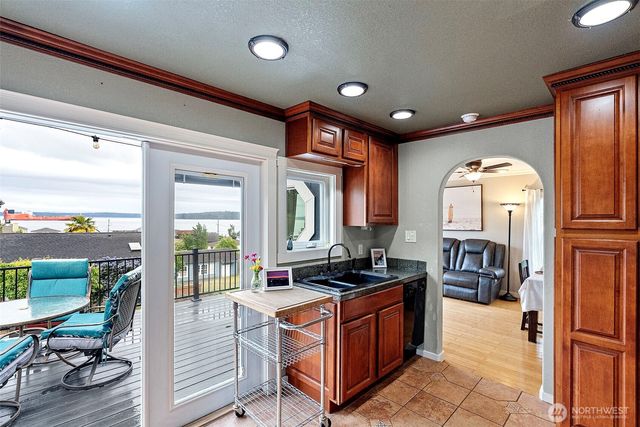 8016 E Daniels Loop, Port Orchard, WA 98366