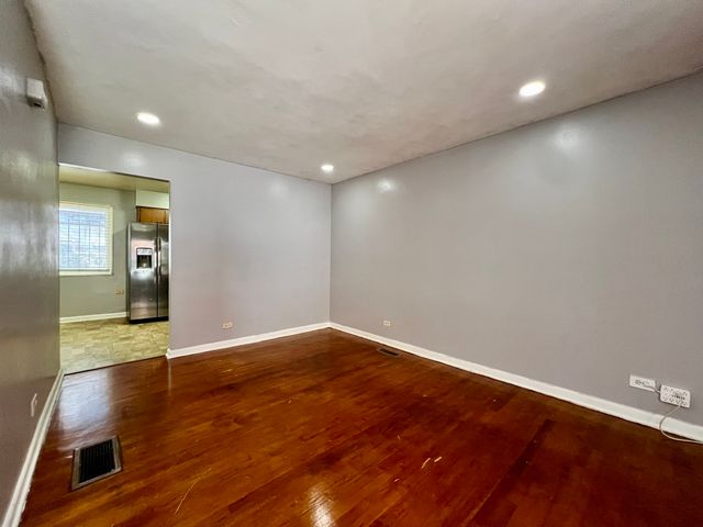 1414 W Chase Avenue D, Chicago, IL 60626