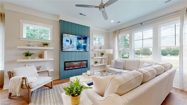 902 Jennings Ln, Chesapeake, VA 23322