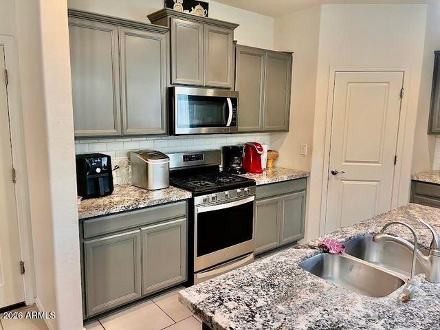 2723 W APOLLO Road, Phoenix, AZ 85041