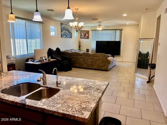 2723 W APOLLO Road, Phoenix, AZ 85041