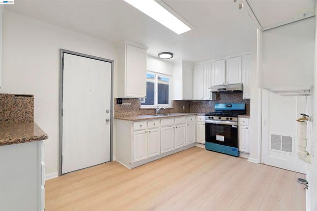 1006 72nd Ave, Oakland, CA 94621