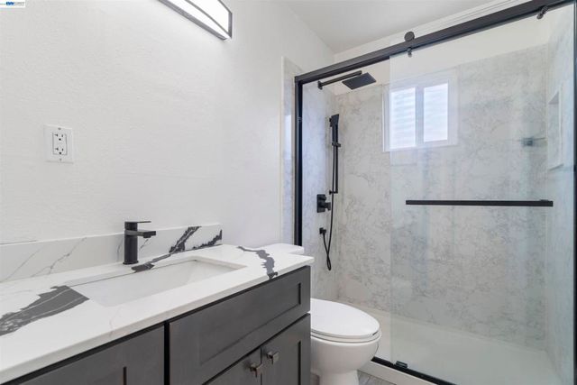 1006 72nd Ave, Oakland, CA 94621