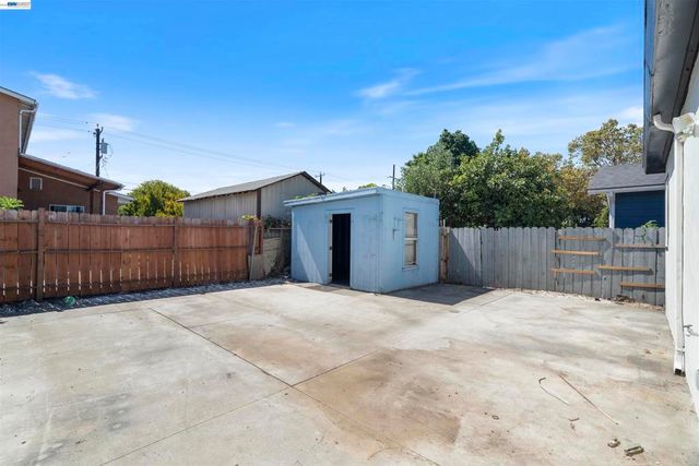 1006 72nd Ave, Oakland, CA 94621