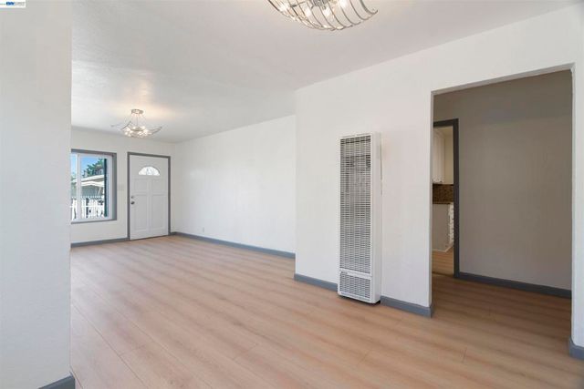 1006 72nd Ave, Oakland, CA 94621