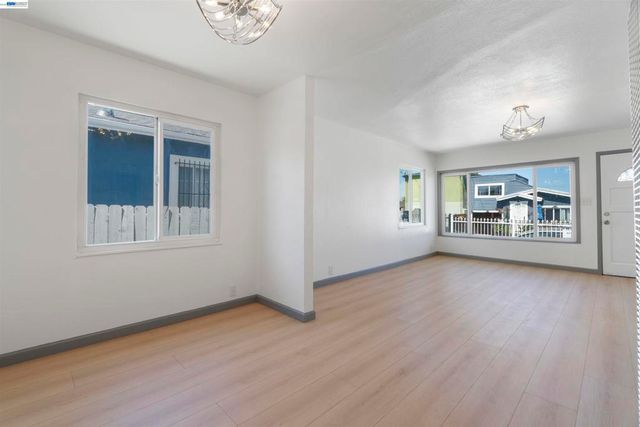 1006 72nd Ave, Oakland, CA 94621