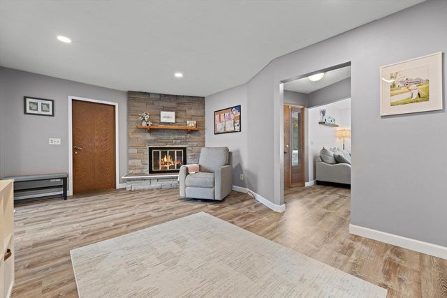 W269S3616 Merrill Hills ROAD, Waukesha, WI 53189