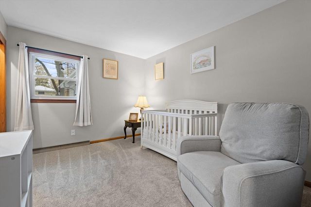 W269S3616 Merrill Hills ROAD, Waukesha, WI 53189