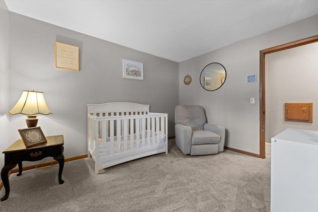 W269S3616 Merrill Hills ROAD, Waukesha, WI 53189