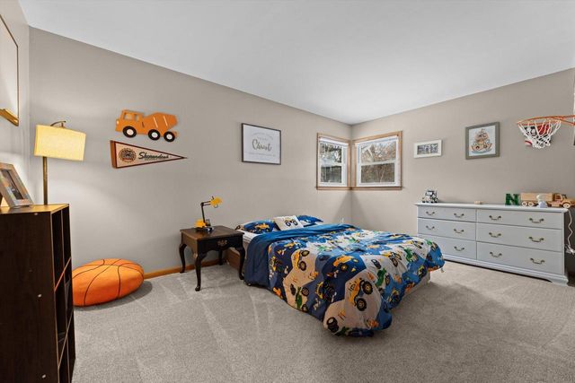 W269S3616 Merrill Hills ROAD, Waukesha, WI 53189