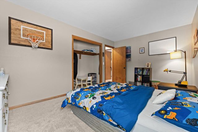 W269S3616 Merrill Hills ROAD, Waukesha, WI 53189