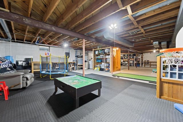 W269S3616 Merrill Hills ROAD, Waukesha, WI 53189