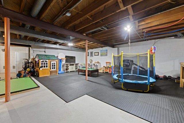 W269S3616 Merrill Hills ROAD, Waukesha, WI 53189