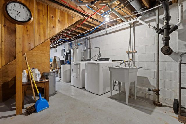 W269S3616 Merrill Hills ROAD, Waukesha, WI 53189