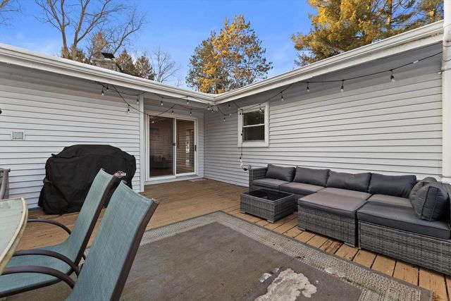 W269S3616 Merrill Hills ROAD, Waukesha, WI 53189