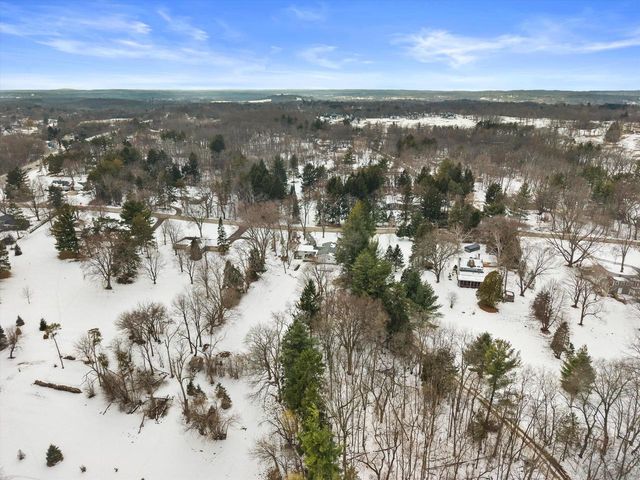 W269S3616 Merrill Hills ROAD, Waukesha, WI 53189