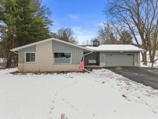 W269S3616 Merrill Hills ROAD, Waukesha, WI 53189