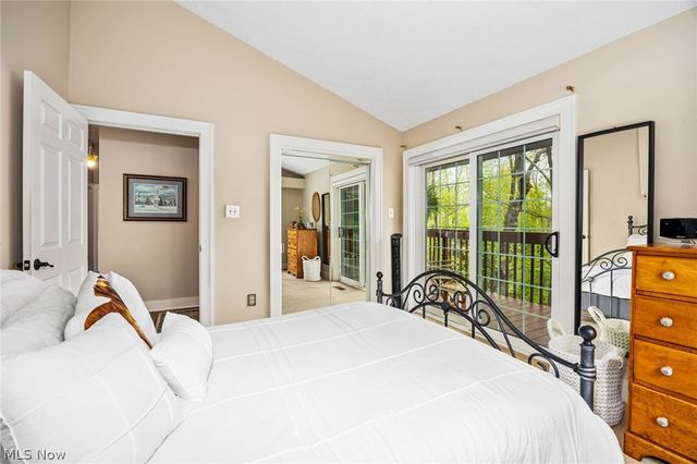 631 Rocky Hollow Drive, Akron, OH 44313