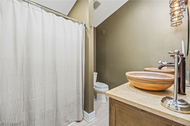 631 Rocky Hollow Drive, Akron, OH 44313
