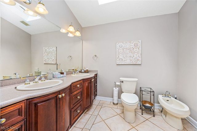 631 Rocky Hollow Drive, Akron, OH 44313