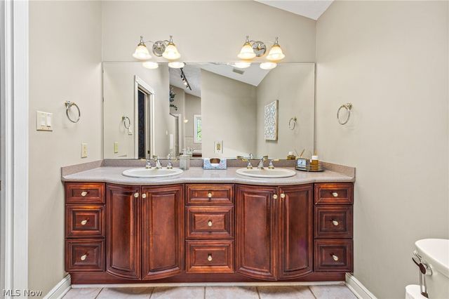 631 Rocky Hollow Drive, Akron, OH 44313