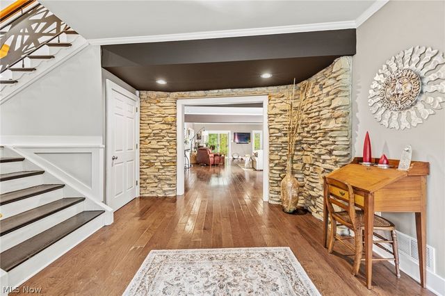 631 Rocky Hollow Drive, Akron, OH 44313