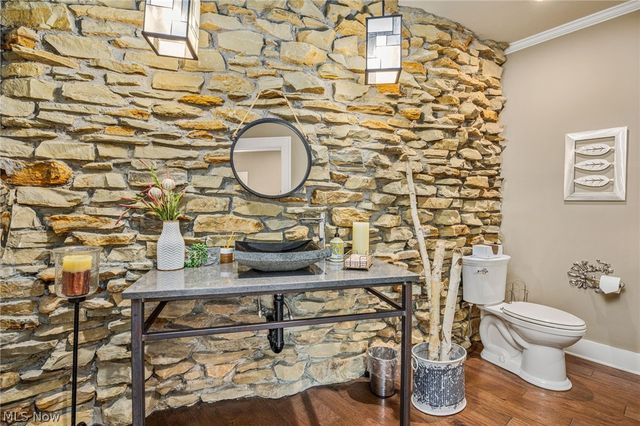 631 Rocky Hollow Drive, Akron, OH 44313
