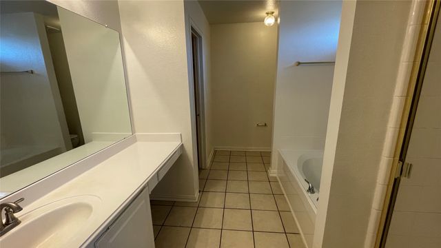 720 Candle Meadow Boulevard, Desoto, TX 75115