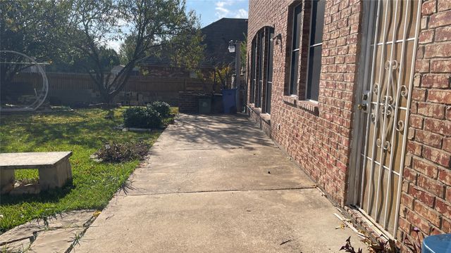 720 Candle Meadow Boulevard, Desoto, TX 75115