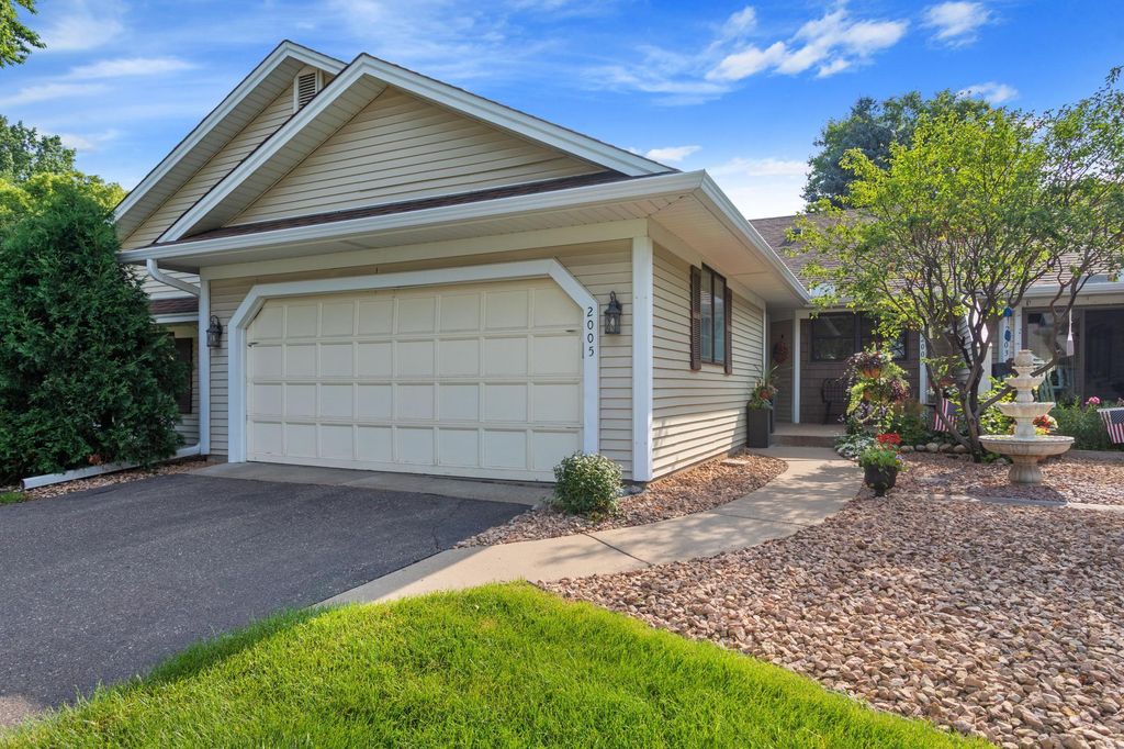 2005 28th Avenue NW 102, New Brighton, MN 55112