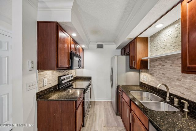 5375 ORTEGA FARMS Boulevard 812, Jacksonville, FL 32210