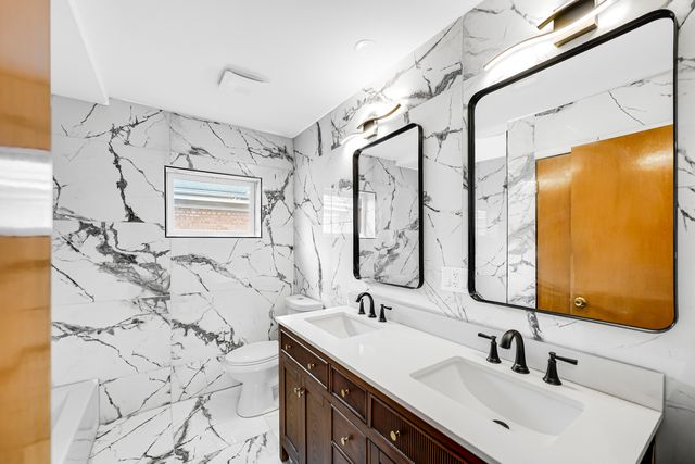 5740 N Lowell Avenue 2, Chicago, IL 60646