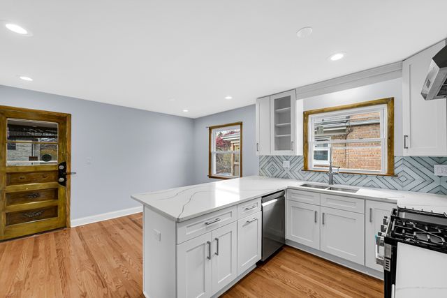 5740 N Lowell Avenue 2, Chicago, IL 60646