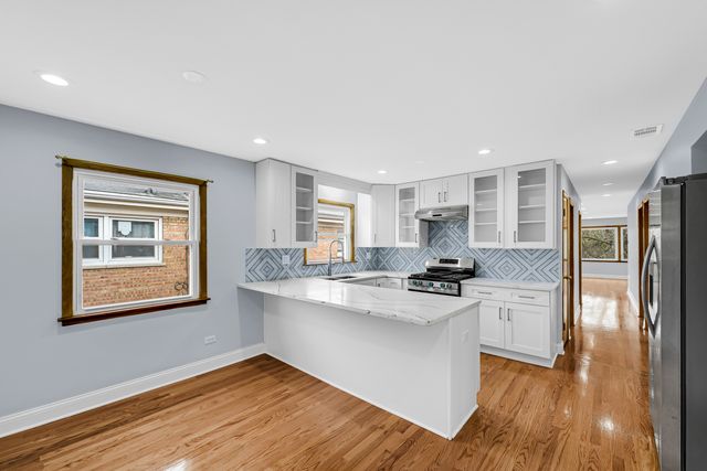 5740 N Lowell Avenue 2, Chicago, IL 60646