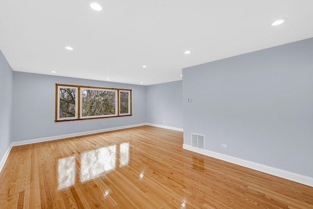 5740 N Lowell Avenue 2, Chicago, IL 60646