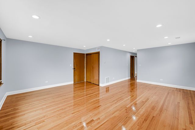 5740 N Lowell Avenue 2, Chicago, IL 60646