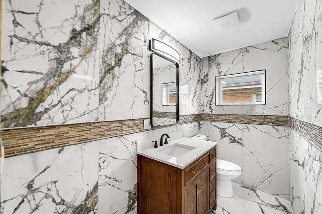 5740 N Lowell Avenue 2, Chicago, IL 60646