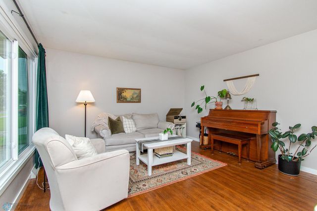 434 3rd Avenue E, Fargo, ND 58078