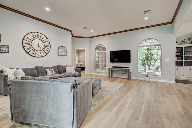 2207 Oak Leaf Circle, Enid, OK 73703