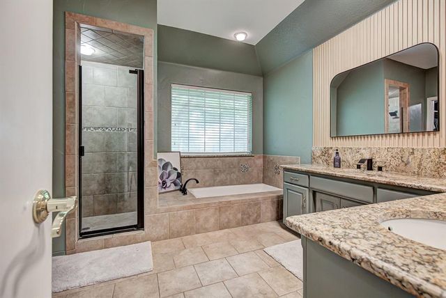 2207 Oak Leaf Circle, Enid, OK 73703