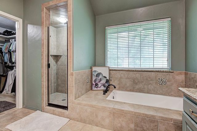 2207 Oak Leaf Circle, Enid, OK 73703