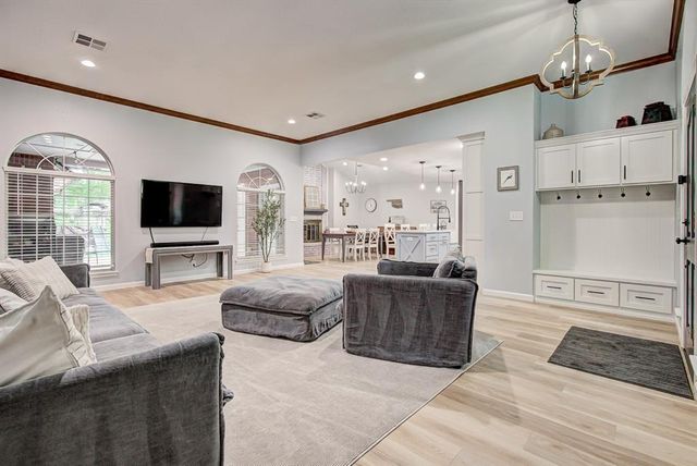 2207 Oak Leaf Circle, Enid, OK 73703