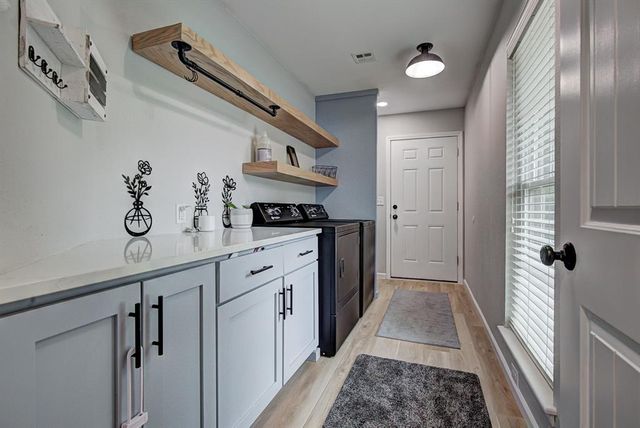 2207 Oak Leaf Circle, Enid, OK 73703